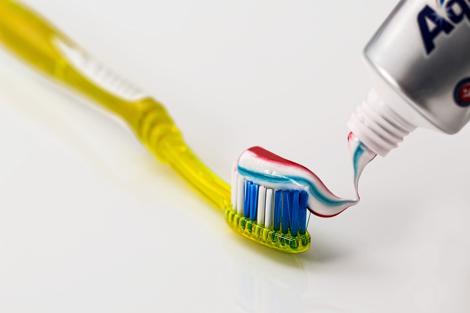 our dentist explains best toothpaste for teeth whitening